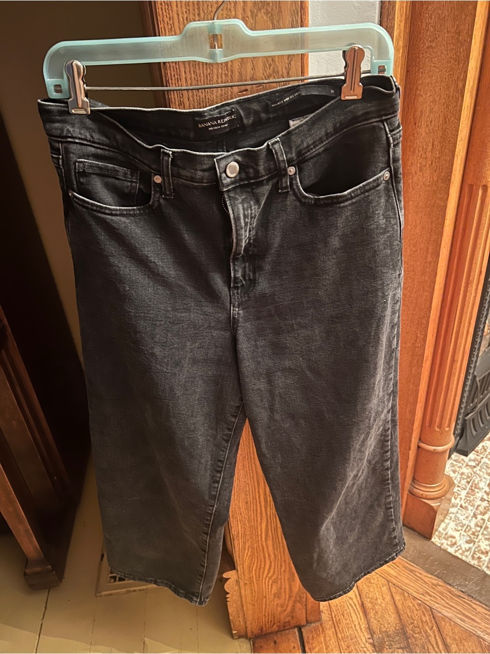 Banana Republic women’s high rise wide leg crop black jeans